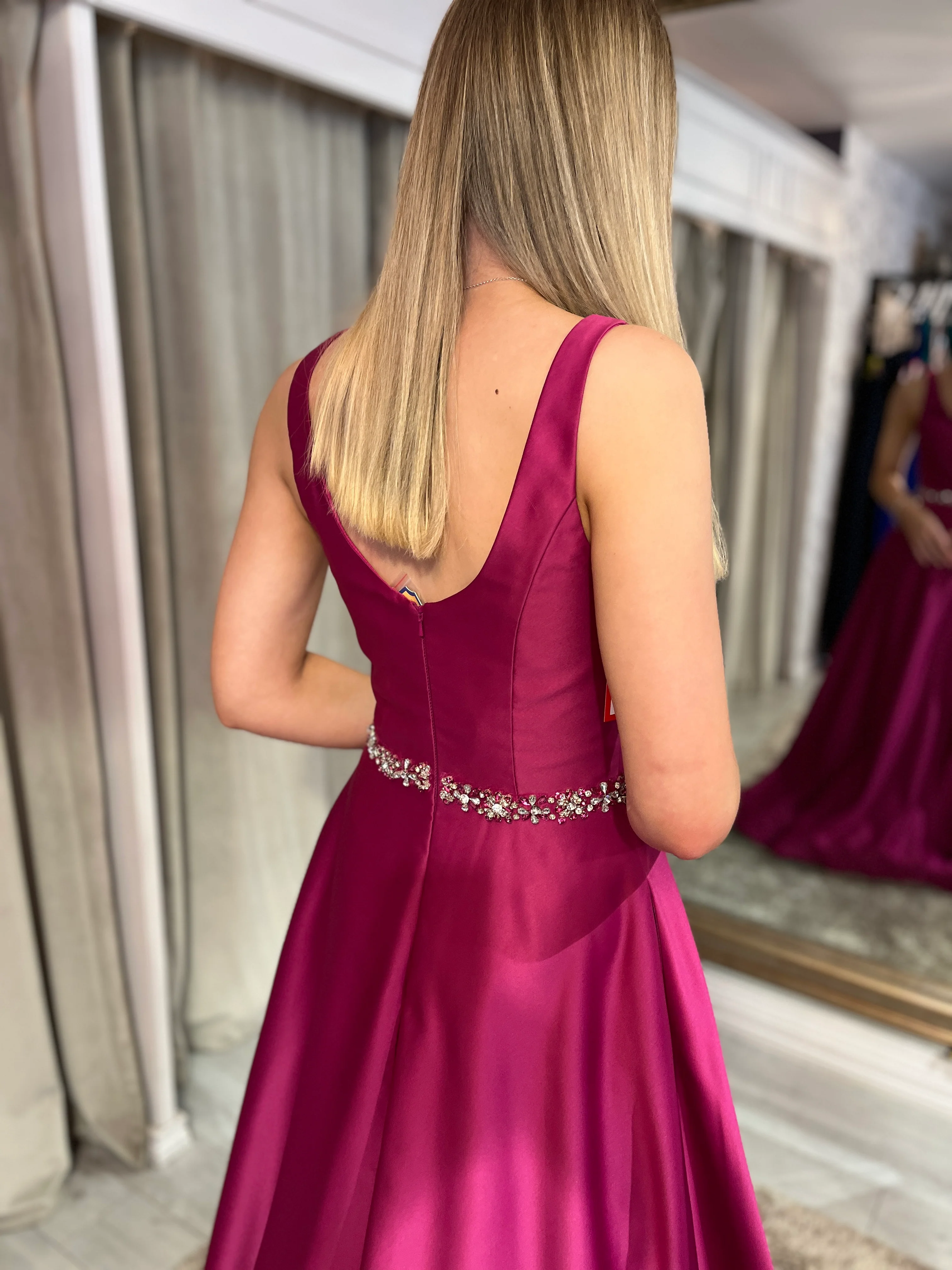 Magenta V-Neck A-Line Dress With Embellished Waist - Image 4
